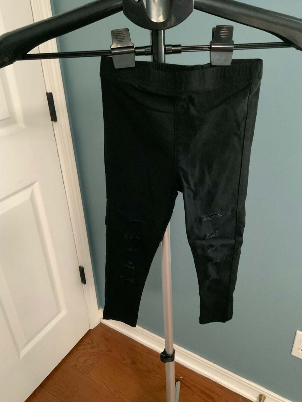 Bailey's Blossoms Distressed Skinny Jeggings Size 4T Black